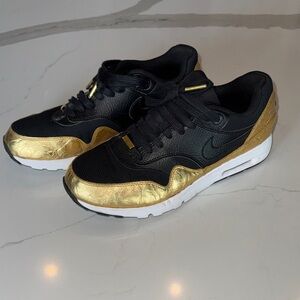 Nike Women’s Special Edition Air Max 1s Super Bowl 50 - Black & Gold